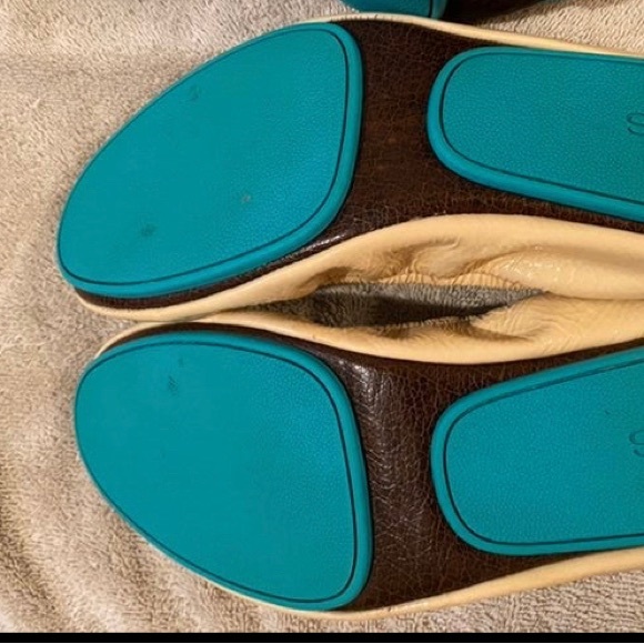 Tieks  biscotti cream patent leather size 11 - Picture 4 of 6